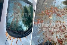 Фото - В Тольятти в лобовое стекло автомобиля бросили банку с вареньем