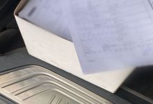 Фото - Во Всеволожске мужчина нашел коробку с ксерокопиями документов клиентов автосалона